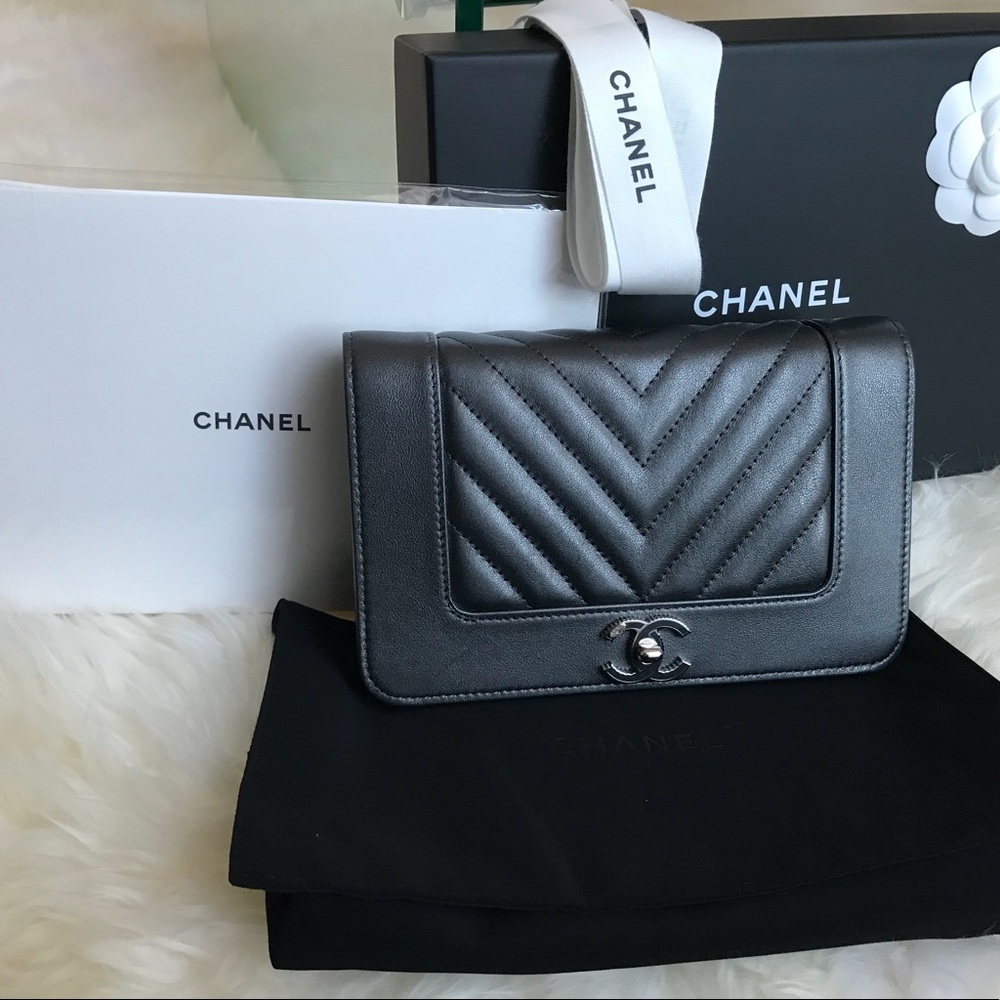 🚫SOLD🚫 CHANEL Wallet on Chain